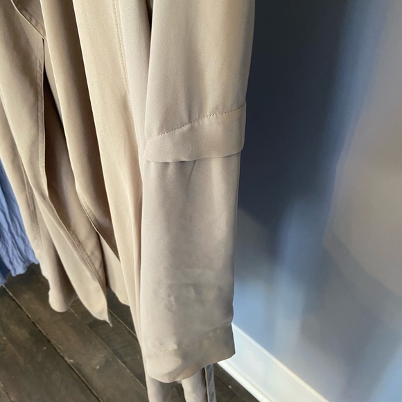 Aritzia Babaton trench coat/jacket - Picture 4 of 6